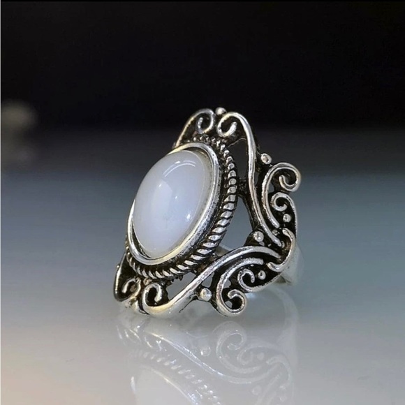 💖 5 items for $25 Sale! 💖 Oval Silver Decor Ring - Picture 2 of 5
